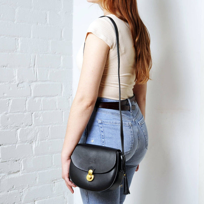 UPPDOO SHOP Black Saddle Crossbody Bag
