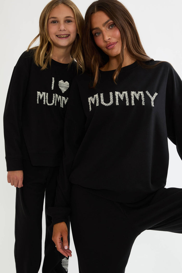 Black kids sweater with text saying "i heart mummy"