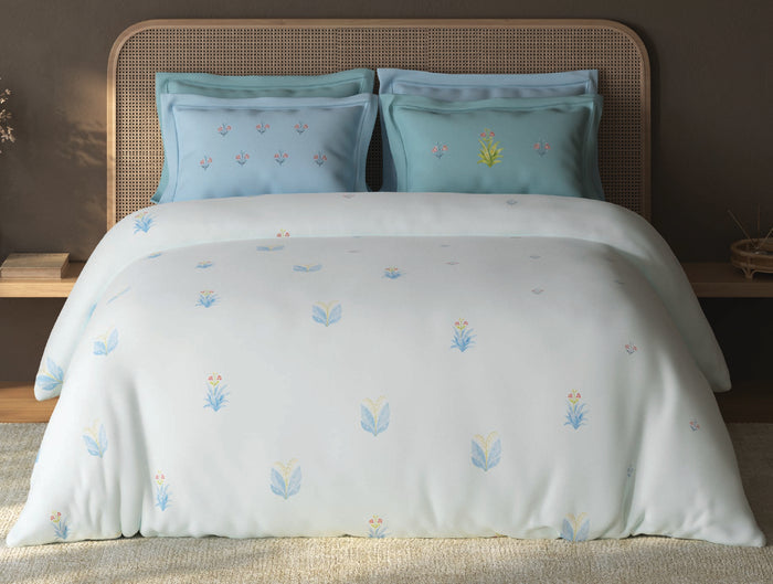 Spaces Sierra Bright White Floral 100% Hygro Cotton 210 TC Large Bedsheet with 4 Pillow Covers - 108 x 108 Inches