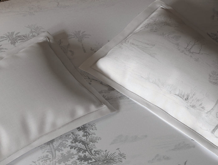 Spaces Sierra White Floral 100% Hygro Cotton 210 TC Large Bedsheet with 4 Pillow Covers - 108 x 108 Inches
