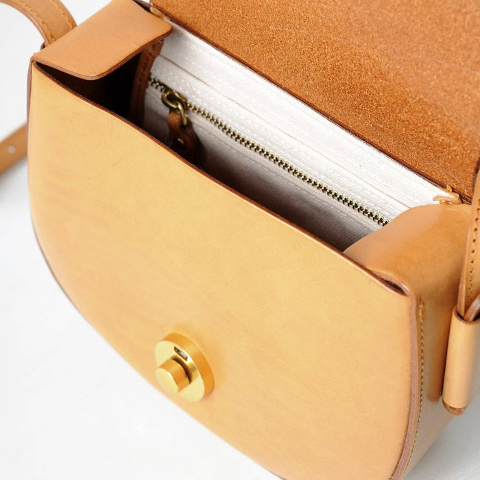 UPPDOO SHOP Tan Saddle Crossbody Bag