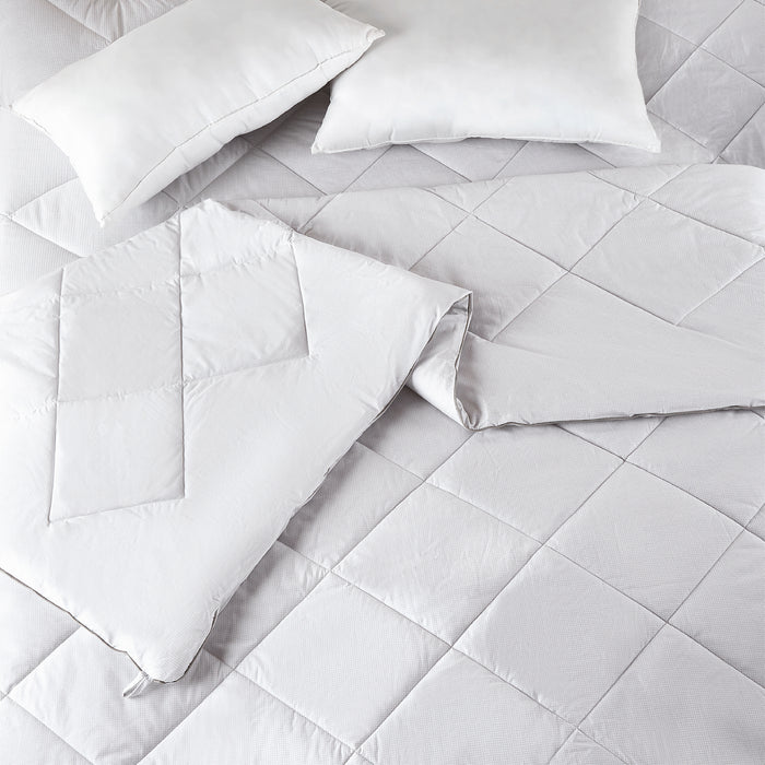 Zephyr 100% Cotton Double Quilt, 233 TC, Solid, White